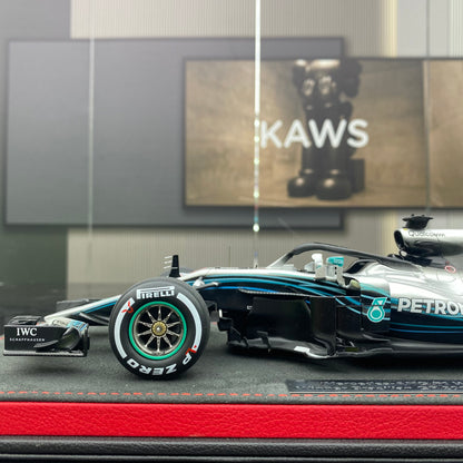 Spark 1/18 Mercedes-AMG F1 Team W09 2018 Brazil Grand Prix Victory No. 44 Hamilton Buonarte Special Edition Silver Paint Simulation Car Model