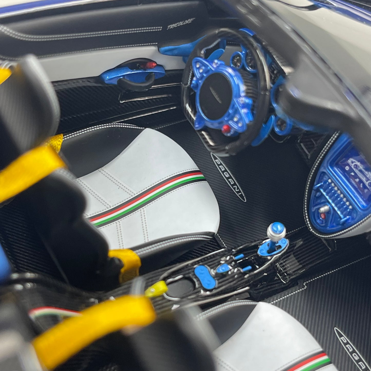 HH Model 1/18 Pagani Huayra Air Force Edition (HH664)