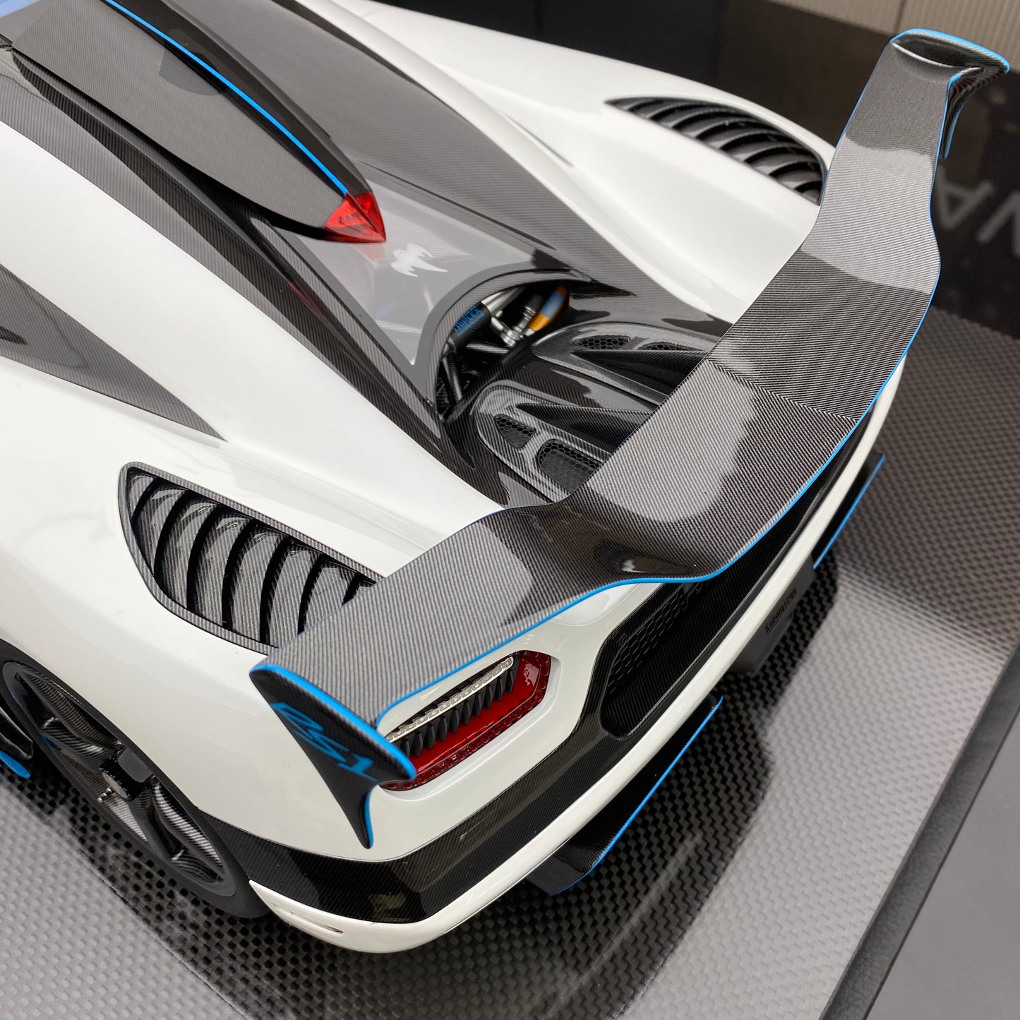 FRONTIART 1/8 Koenigsegg RS1 Pearl White Limited Edition Car Model Collection