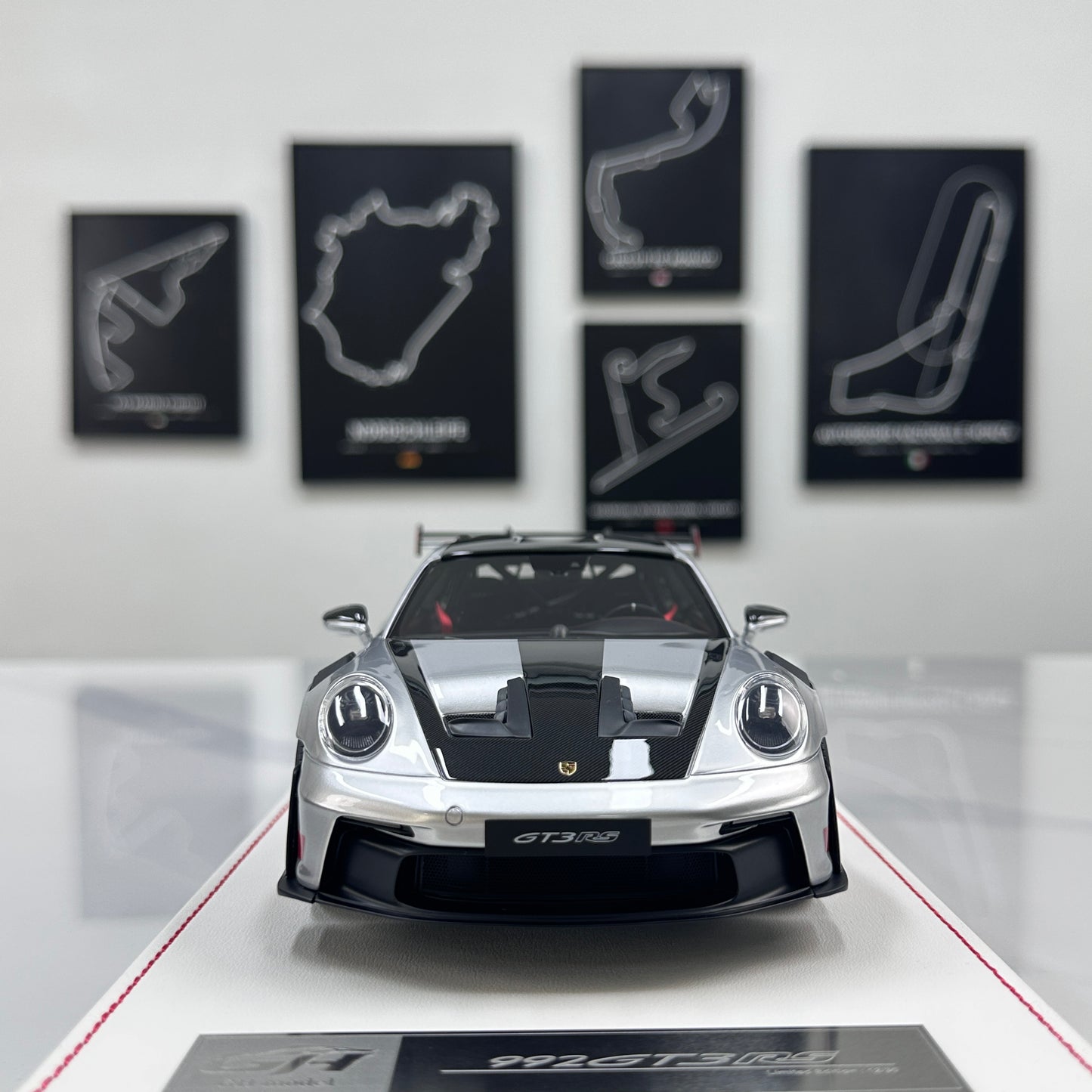GH MODEL 1/18 Porsche 992 GT3RS Red Seals/GT Silver Limited Edition Model Car