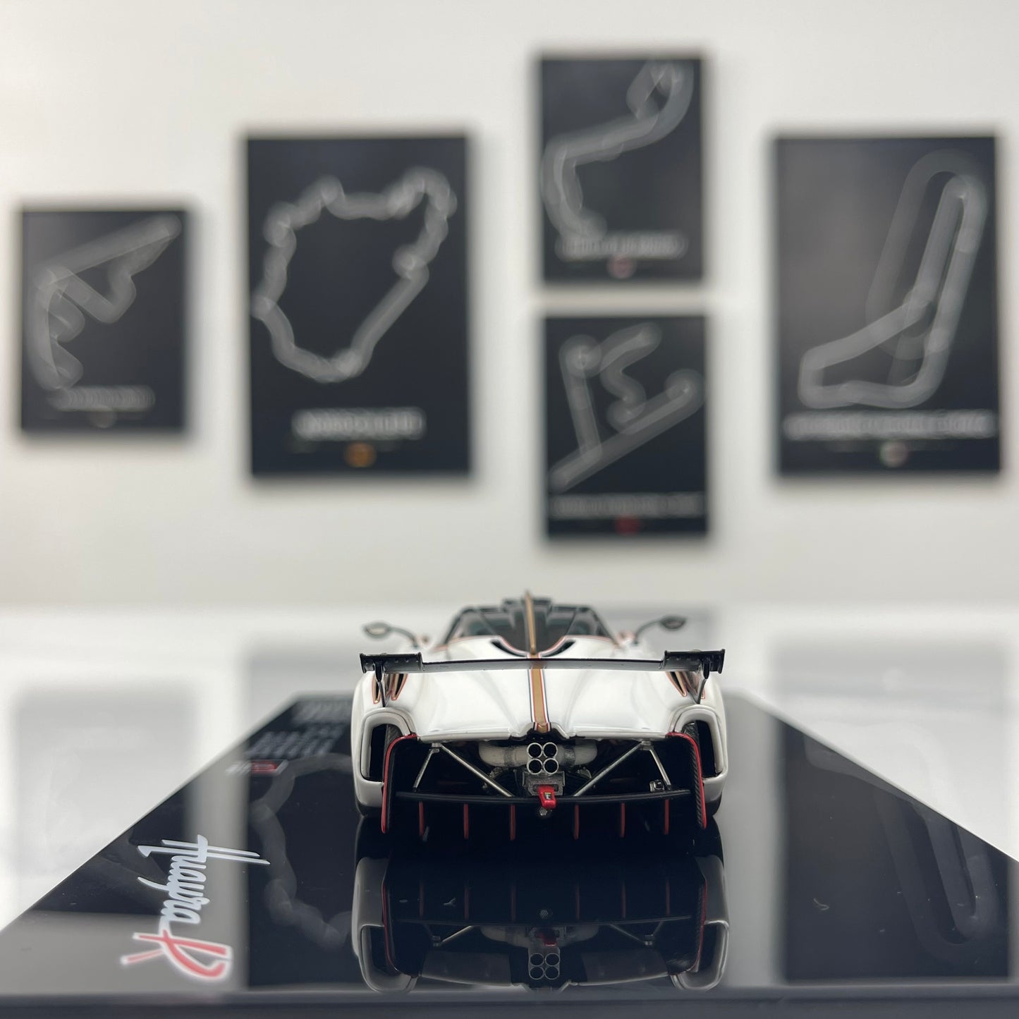 LCD 1/43 Pagani Huayra R Die-cast Model (Fully Opening Parts) – Matte White (LCD43017-PW)