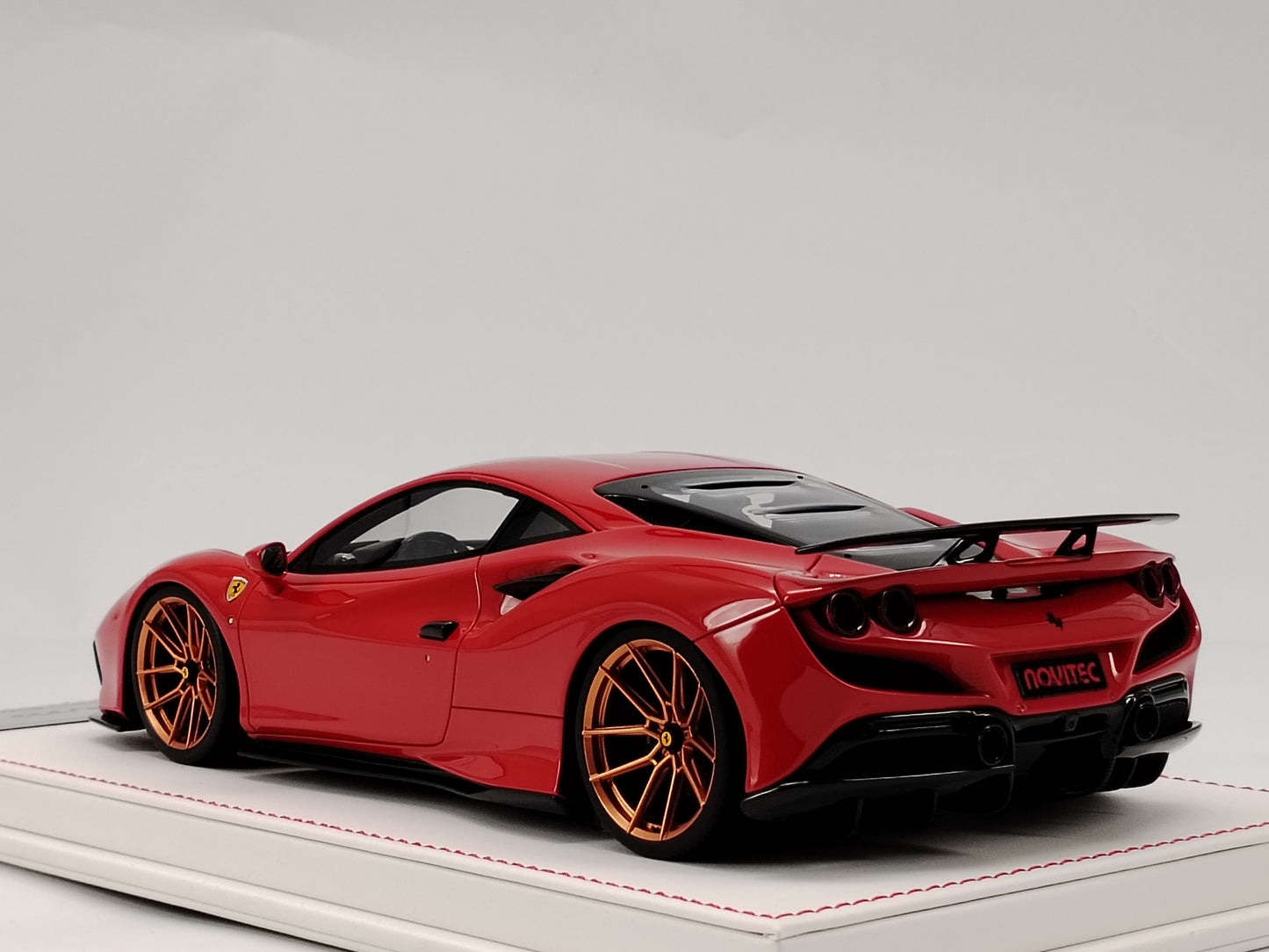 DG 1/18 Ferrari F8 Novetic Red Simulation Model Car Birthday Gift