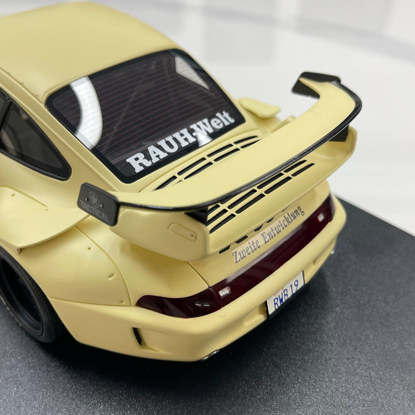 GT Spirit 1/18 Porsche RWB Sandstorm Beige GT566