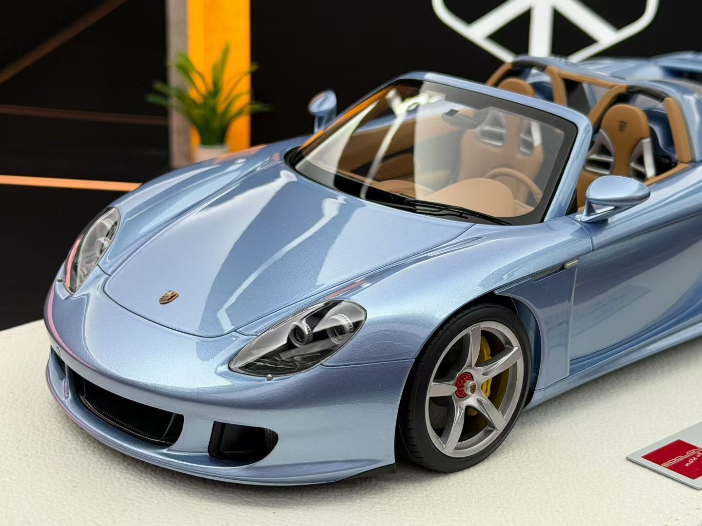 MU 1:18 Porsche Carrera GT Horizon Blue Metallic 11/100 DDJ037
