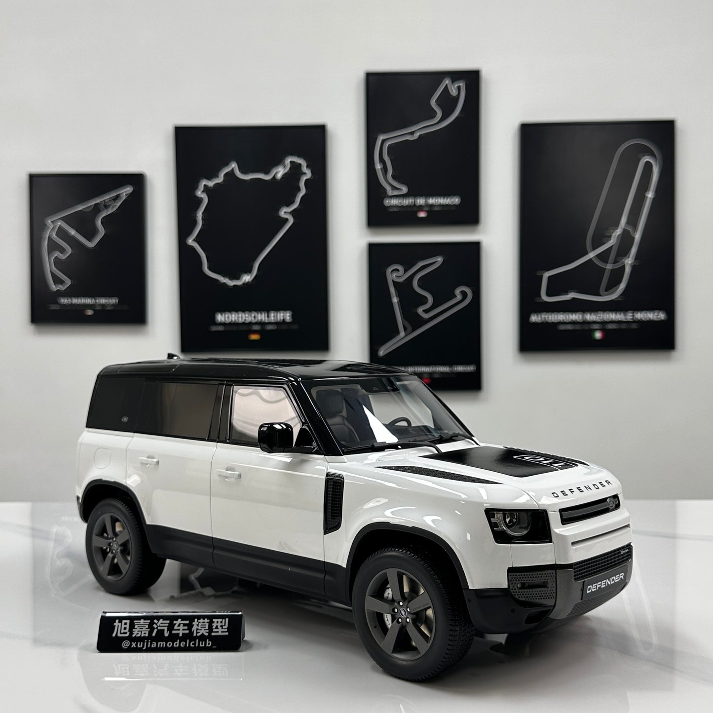 GT Spirit 1/12 Land Rover DEFENDER 110 P400X White GT554