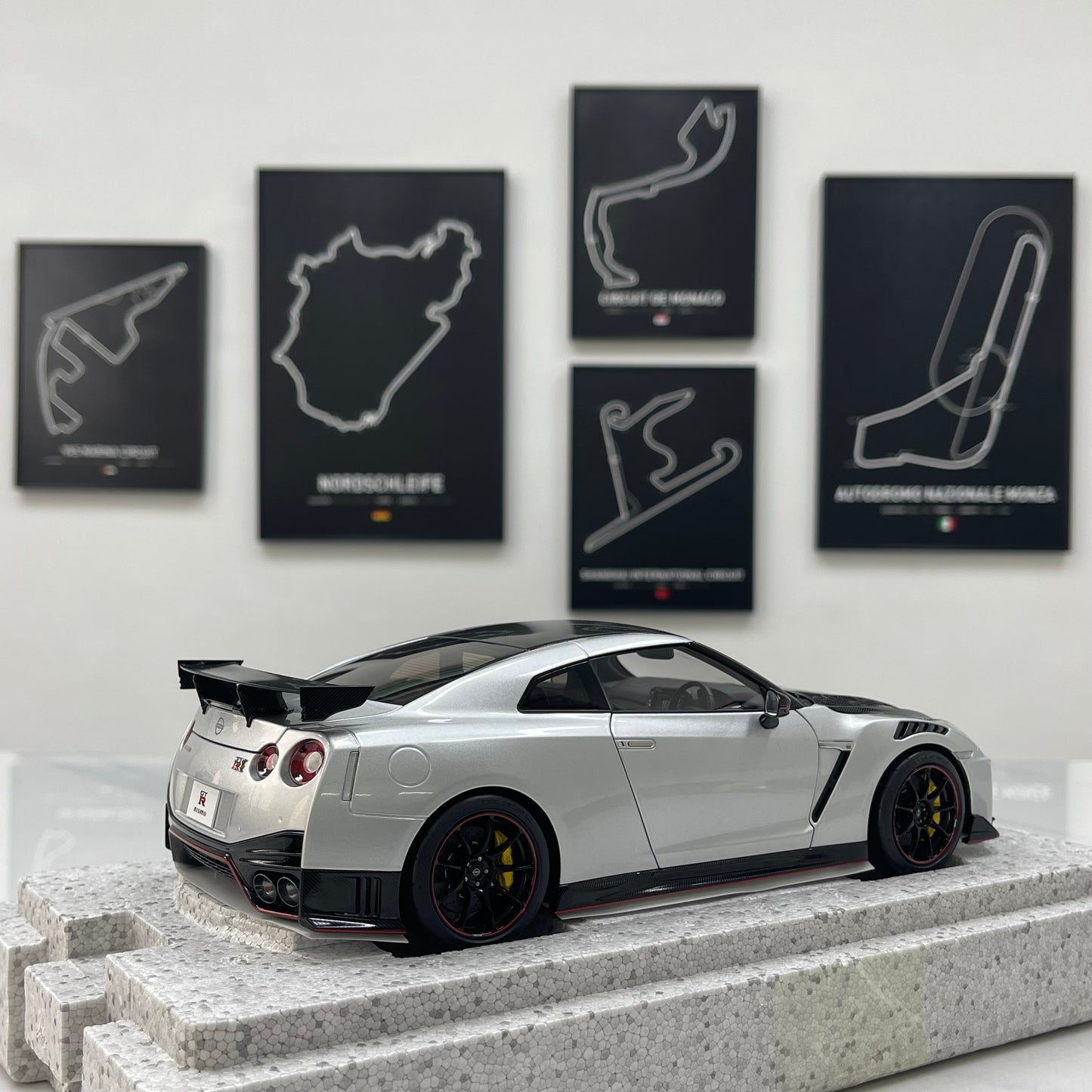 MOTORHELIX 1/18 Nissan GT-R NISMO (R35) Special Edition 2022 Ultimate Metallic Silver Alloy Model Car