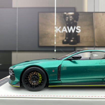 RUNNER 1/18 Aston Martin Valour Simulation Car Model Collection