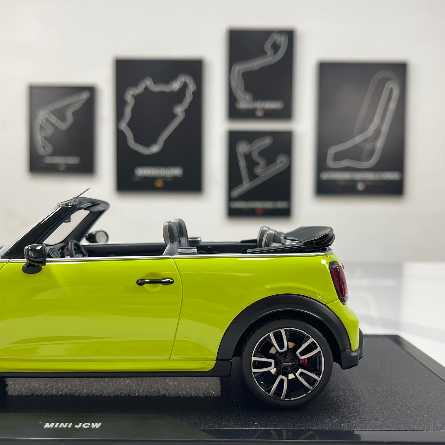 OTTO 1/18 MINI JCW Cabrio Zesty Yellow OT1303