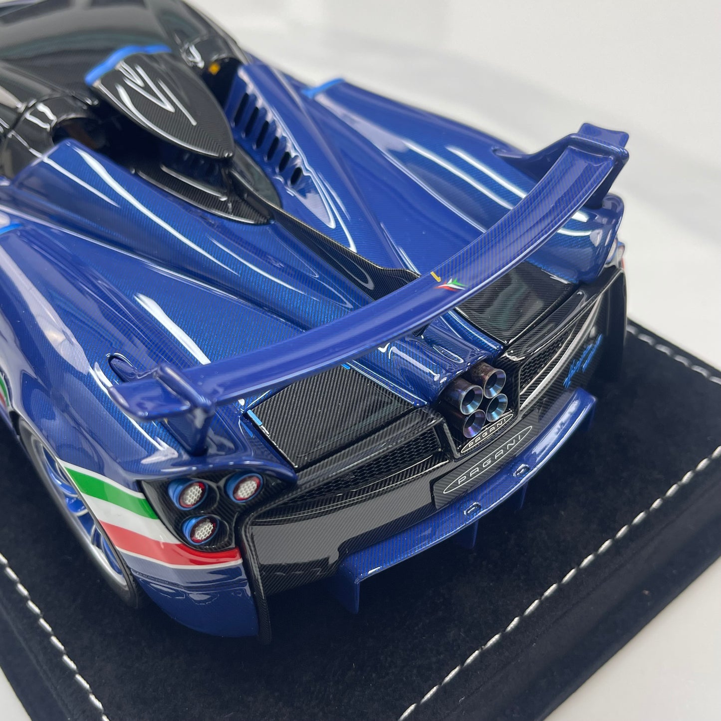 HH Model 1/18 Pagani Huayra Air Force Edition (HH664)