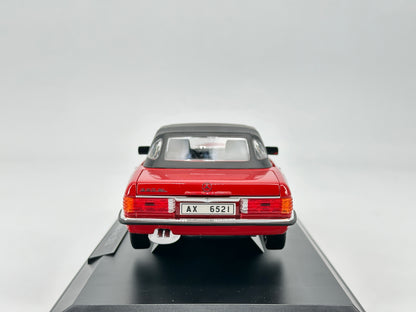 Norev 1/18 Mercedes Benz 350sl 1986 + Bruce Lee figure red car model