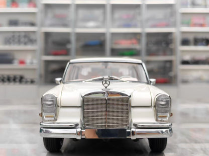 CMC 1/18 Mercedes-Benz Pullman 600 W100 White DDJ009