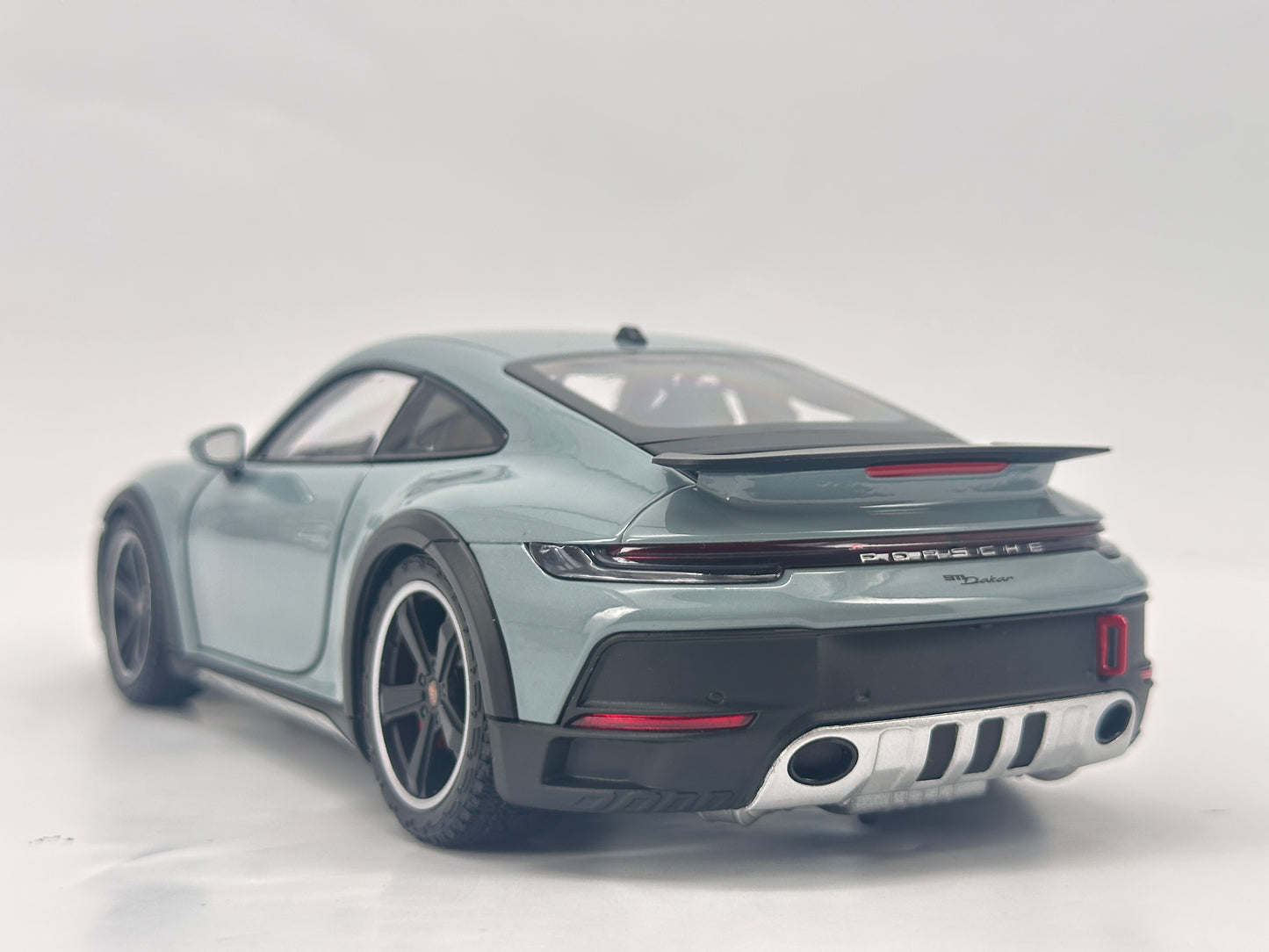 MINICHAMPS 1/18 Porsche 911 DAKAR Metallic Green Alloy Car Model