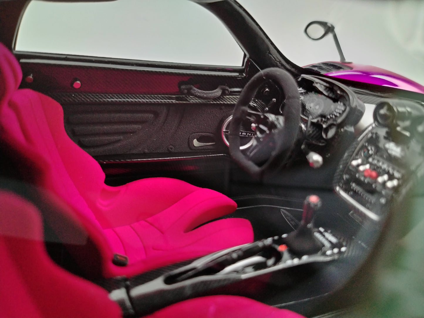 HH Model 1/18 Pagani Zonda Cinque Coupe Electric Pink Limited Edition Car Model