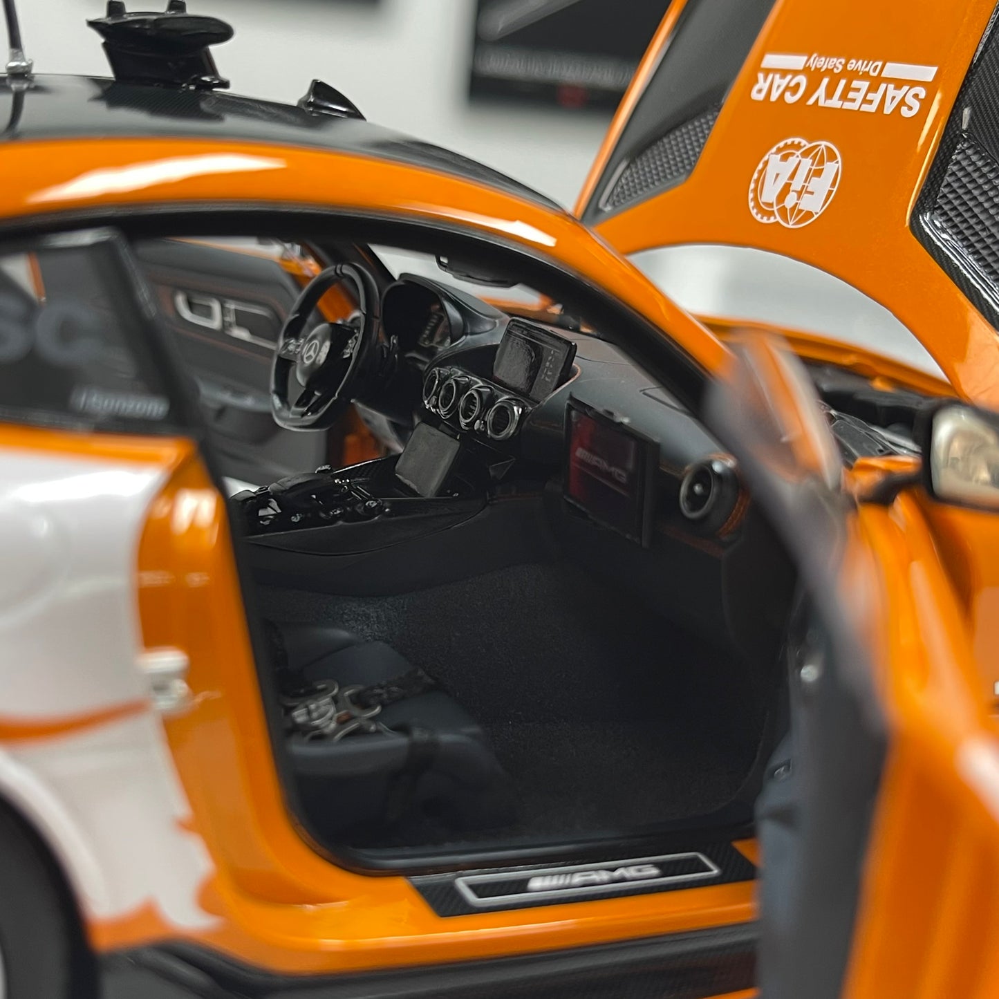 MINICHAMPS 1/18 Mercedes-AMG GT BLACK SERIES SILVERSTONE 2025 Safety Car Orange 110032092