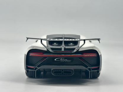 TOPSPEED 1/18 Bugatti CHIRON PUR SPORT #16 White Simulation Car Model