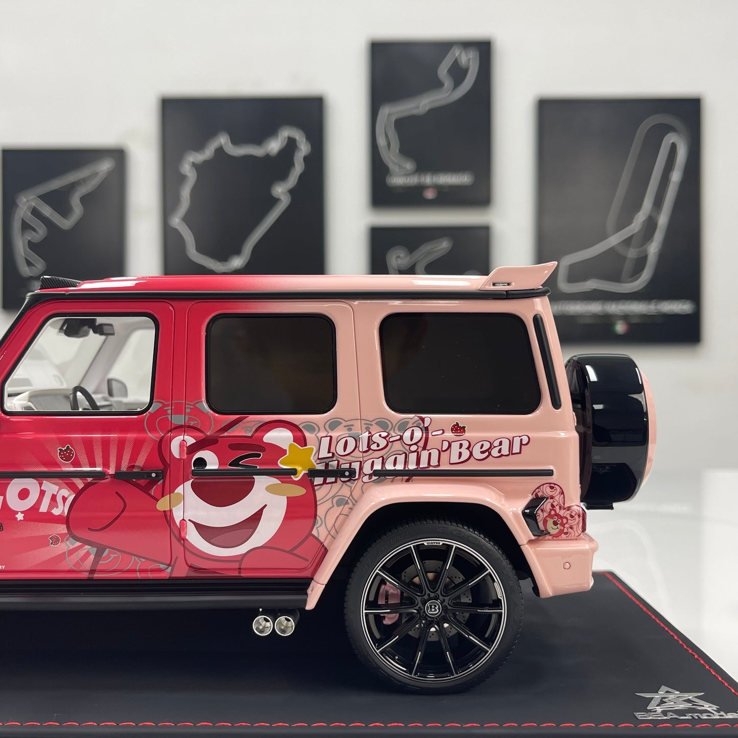 BBA Model 1/18 Brabus G800 "Lotso" (Strawberry Bear) BBA083
