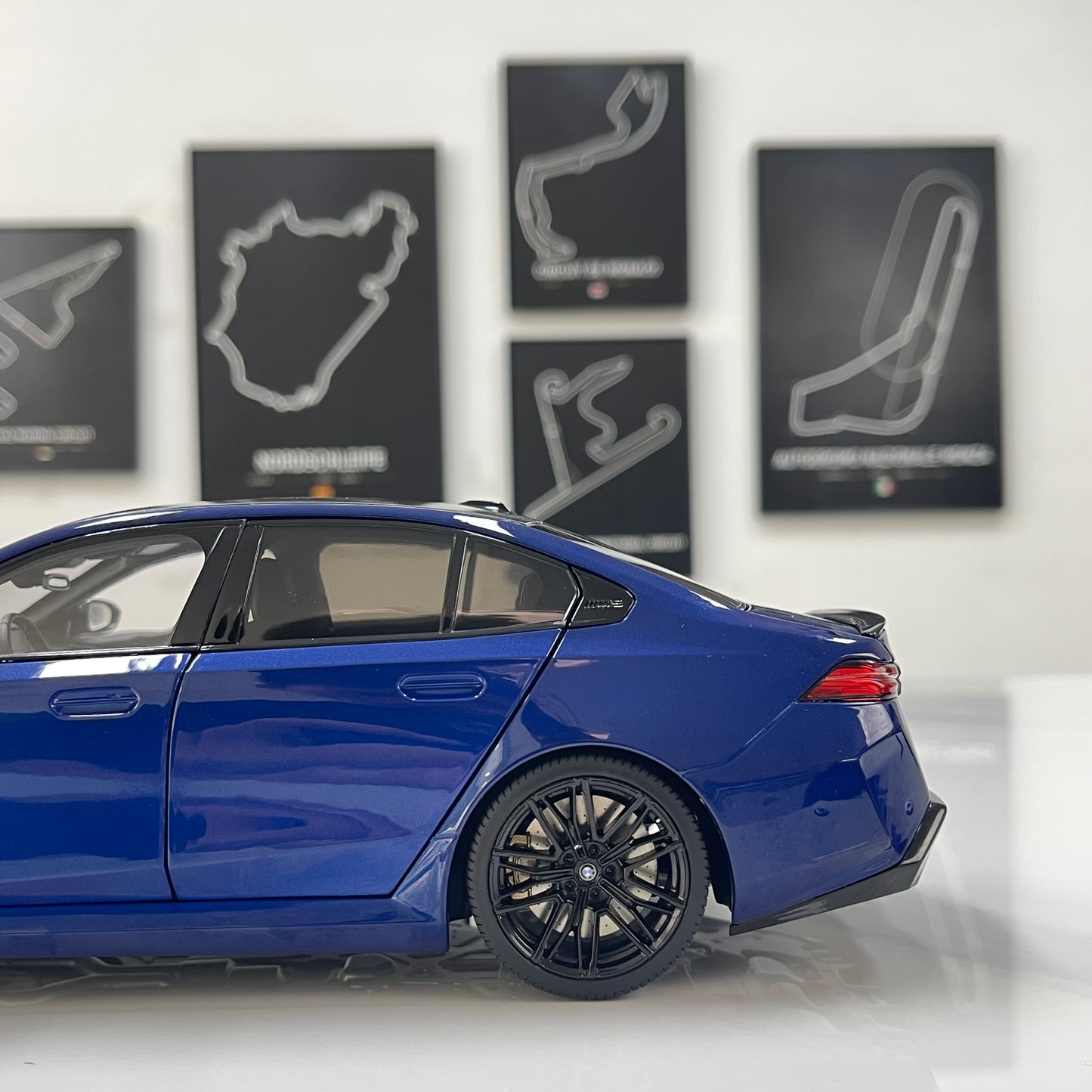 MINICHAMPS 1/18 BMW M5 2024 Metallic Blue 110023802