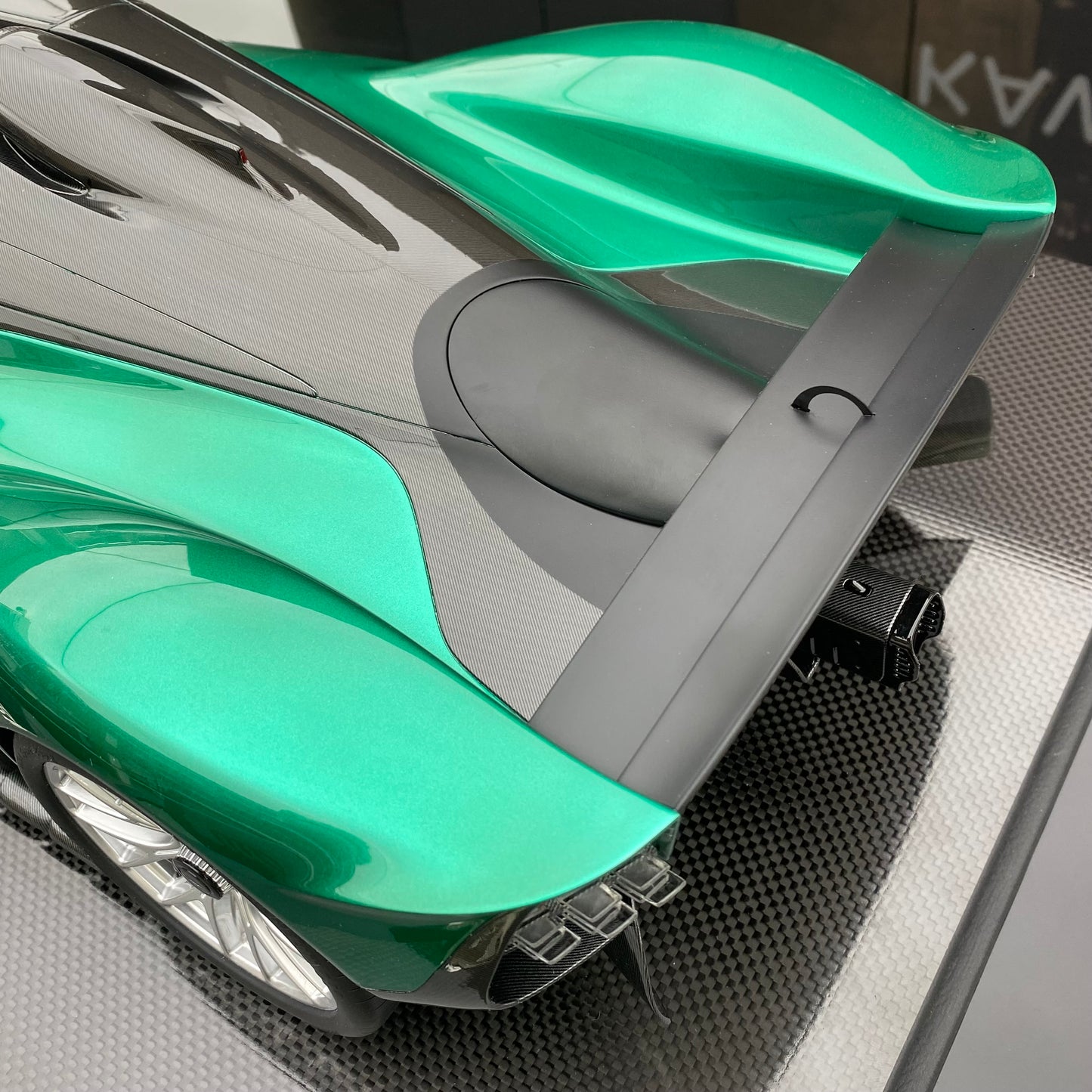 FRONTIART 1/8 Aston Martin Valkyire British Green FA Limited Edition Model