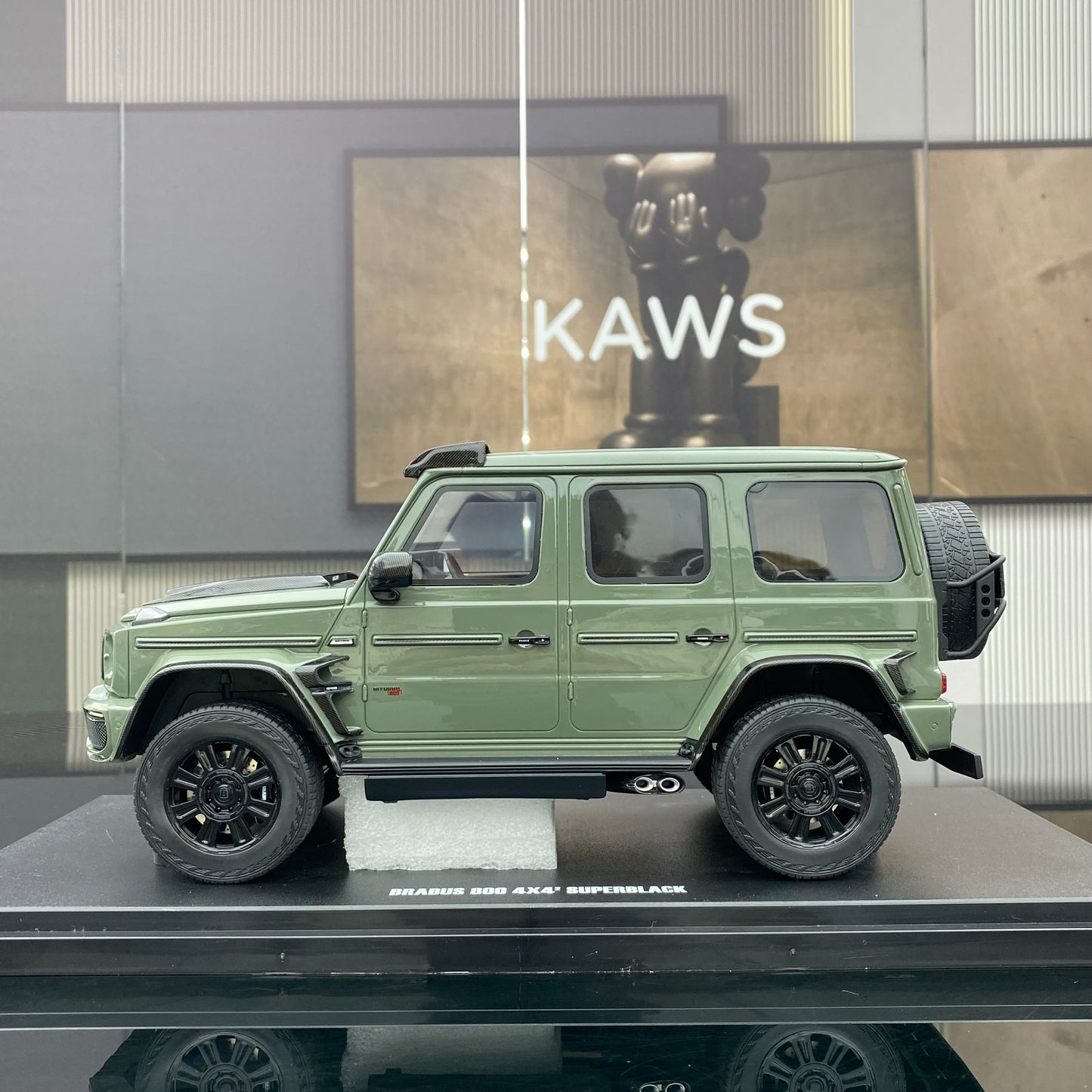 GT Spirit 1/18 Mercedes-Benz Brabus 800 4x4 Big G resin limited edition car model with display box