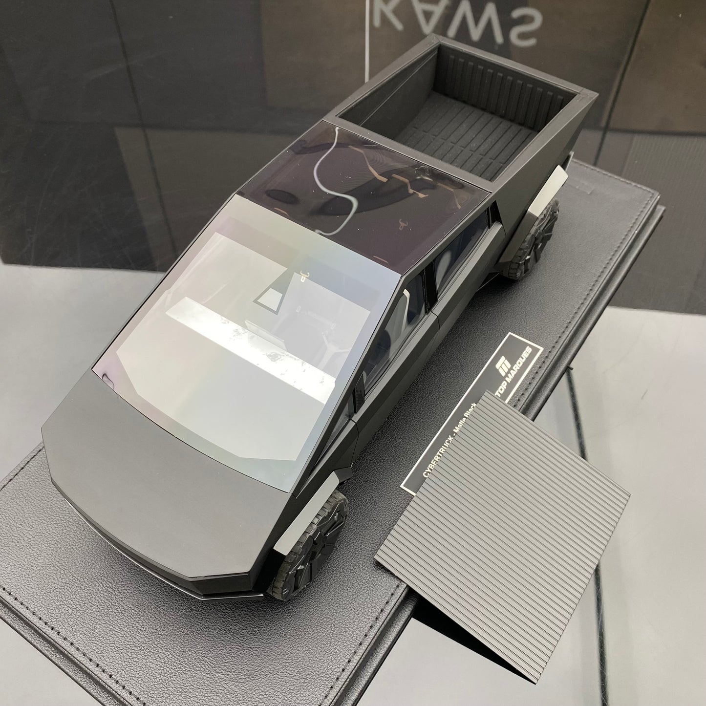TOP Marques 1:18 Tesla Cybertruck resin car model