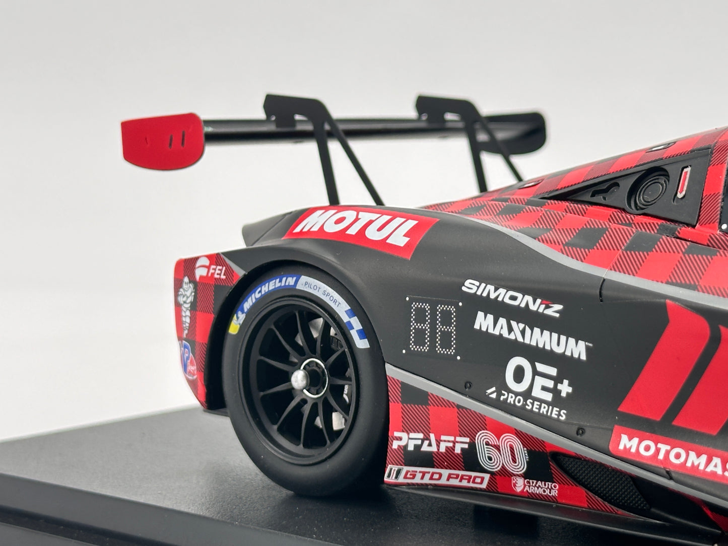 TOPSPEED 1/18 McLaren 720S GT3 Evo #9 Pfaff Motorsports Plaid Red Plaid Resin Model