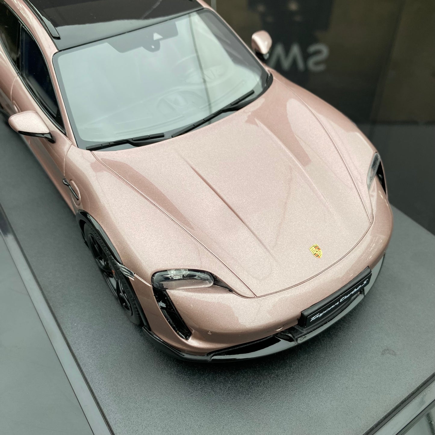GT Spirit 1/18 Porsche Taycan Turbo S Cross Turismo simulation model