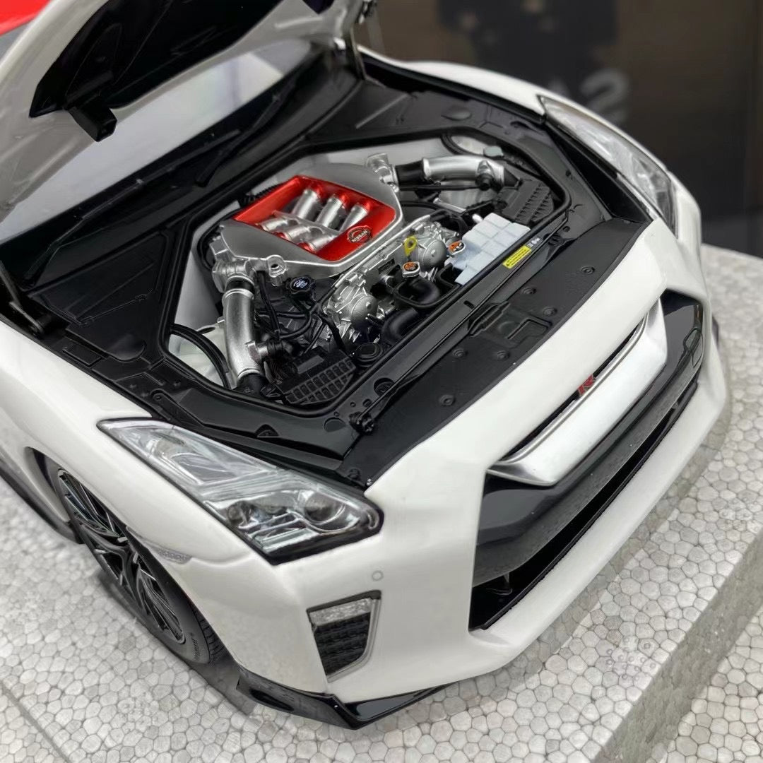 MH 1/18 Nissan GTR R35 50th Anniversary Alloy Full Opening Simulation Car Model

Nissan GTR R35 White