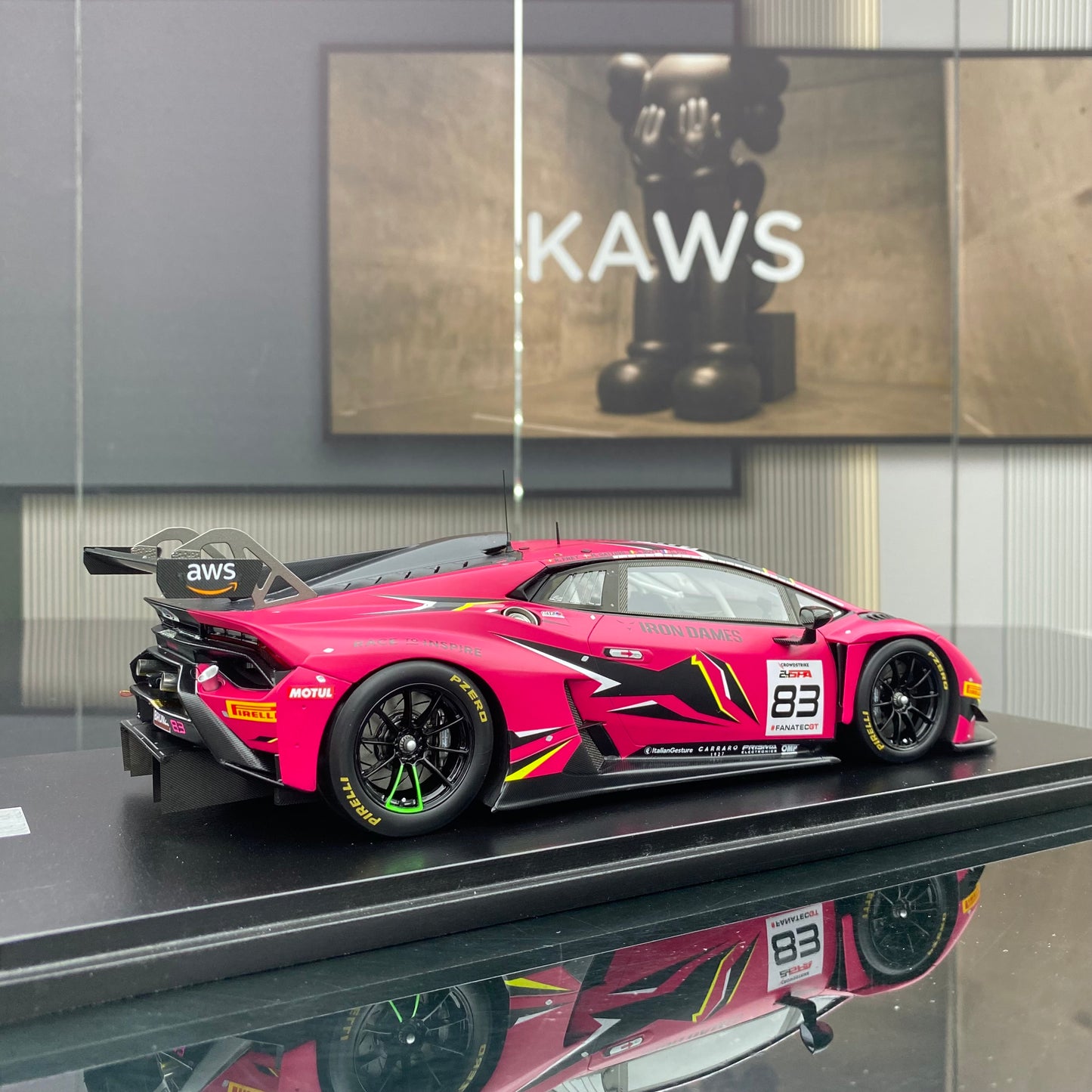SPARK 1/18 Lamborghini Huracan GT3 EV02 Iron Dames Team 2023 Spa Endurance Race No. 83 Pink Simulation Car Model Ornament