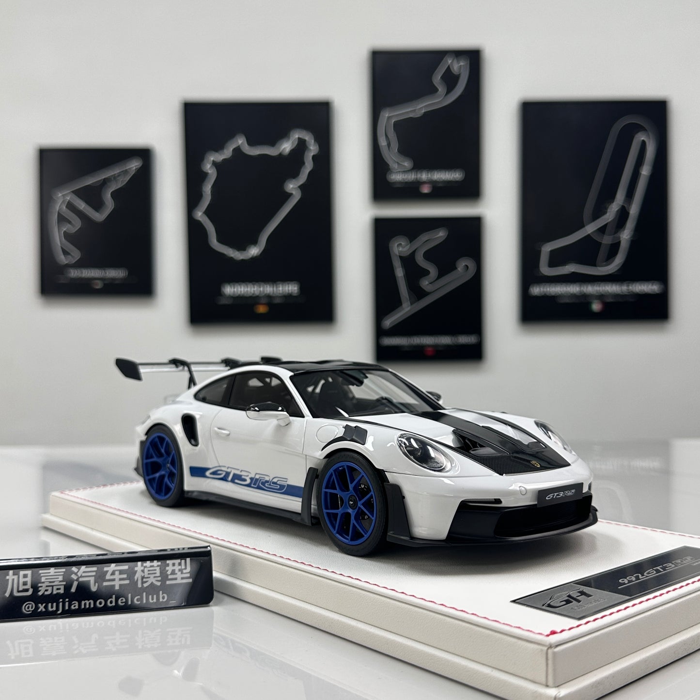 GH MODEL 1/18 Porsche 992 GT3RS, Sky Grey Limited Edition Model Car Figurine