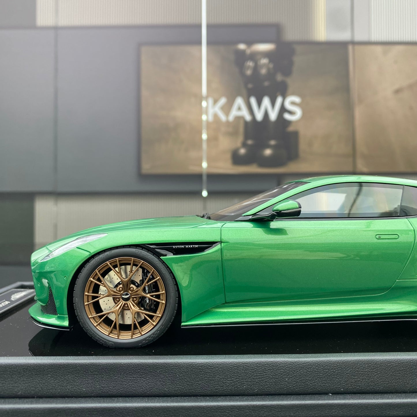 MH 1/18 Aston Martin DB12 COUPE limited edition car model gift