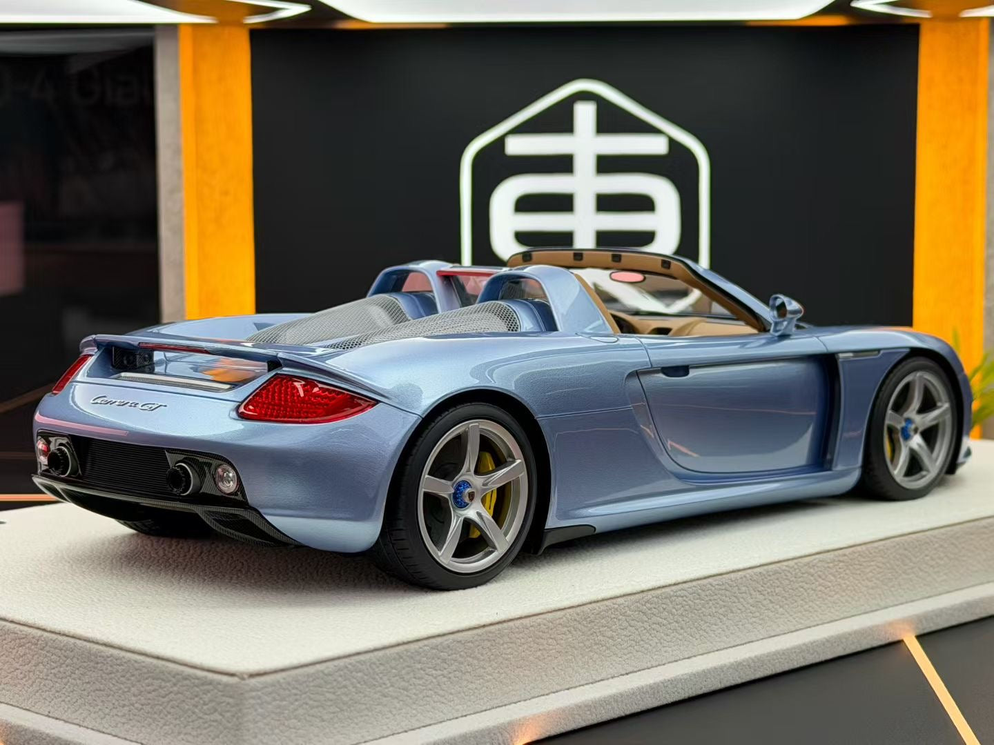 MU 1:18 Porsche Carrera GT Horizon Blue Metallic 11/100 DDJ037
