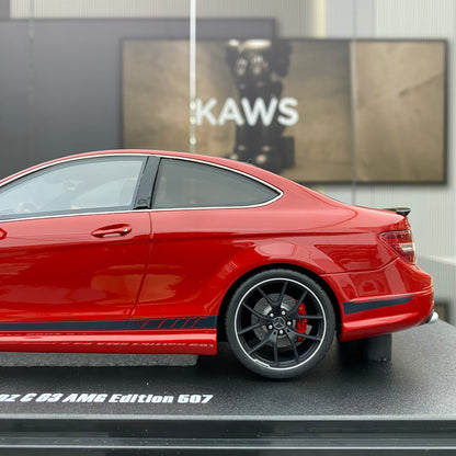 Colección de adornos de resina roja sellada del Mercedes-Benz C63 AMG GT Spirit 1/18