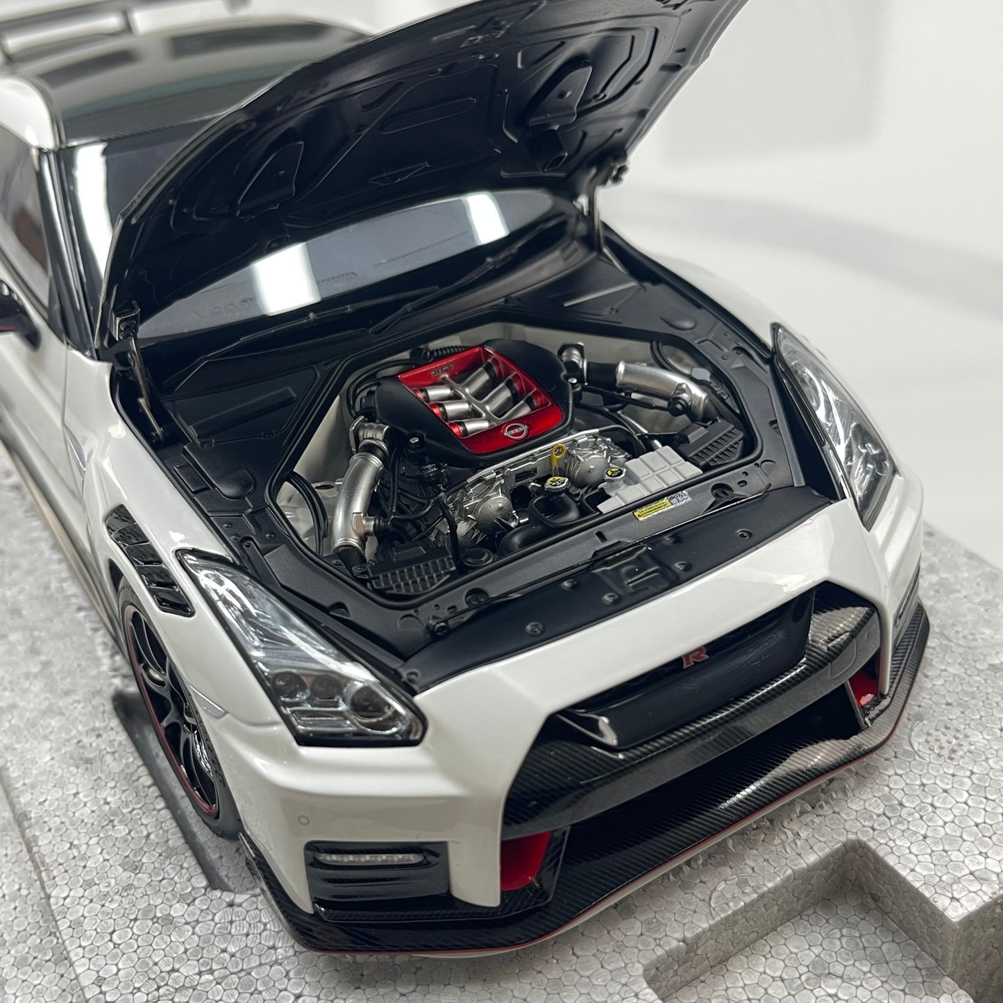 MOTORHELIX 1/18 Nissan GT-R NISMO (R35) Special Edition 2022 Brilliant Pearl White MH378