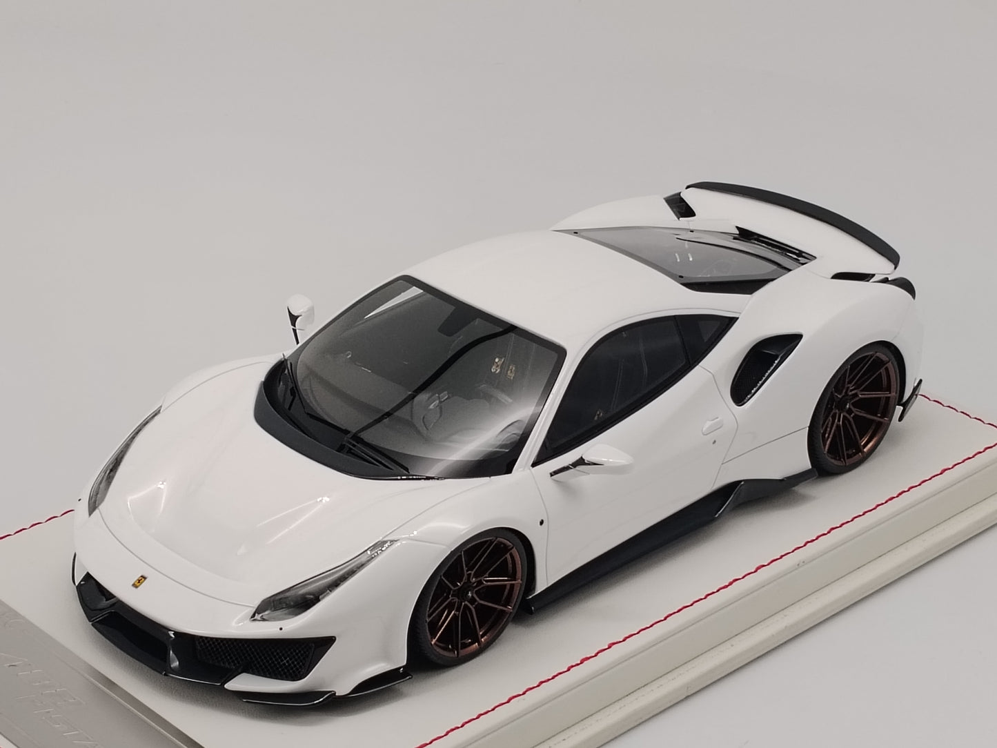 DG 1/18 Ferrari 488 Pista White Simulation Car Model