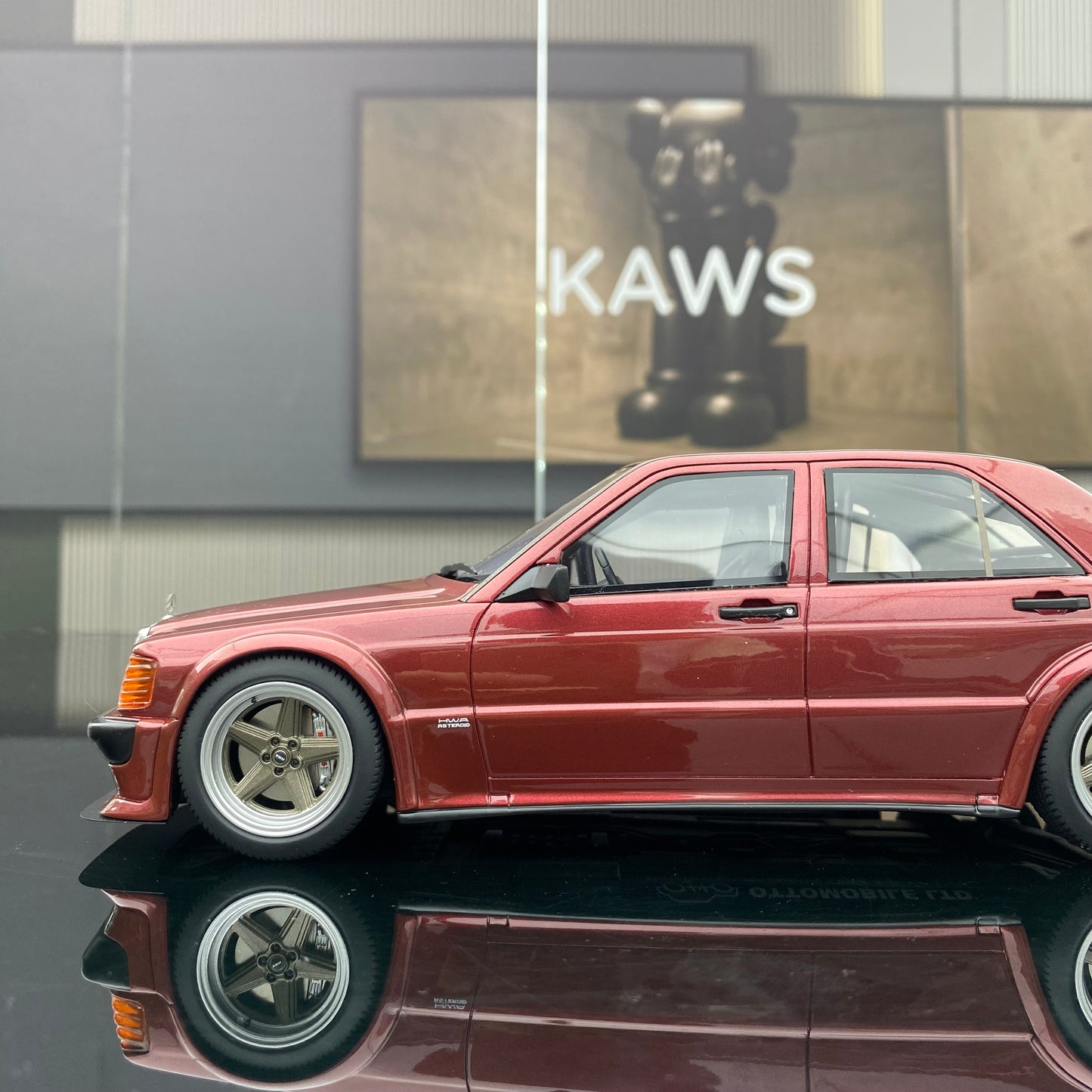 OTTO 1/18 Mercedes-Benz RAUH-WELT REPUBLIK 190E 2,5-16 ALMANDINE model
