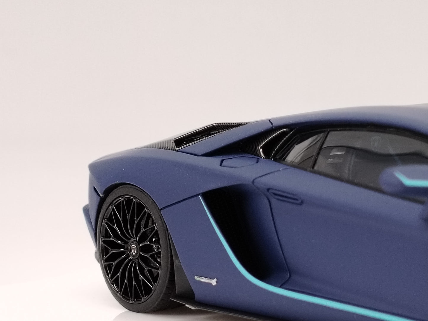 MAKEUP 1/43 Lamborghini AVENTADOR S blue simulation car model ornaments