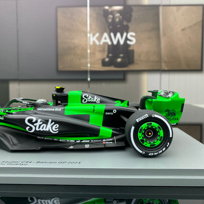 SPARK 1/18 Alfa Romeo Stake Sauber F1 C44 Zhou Guanyu Green Car Model