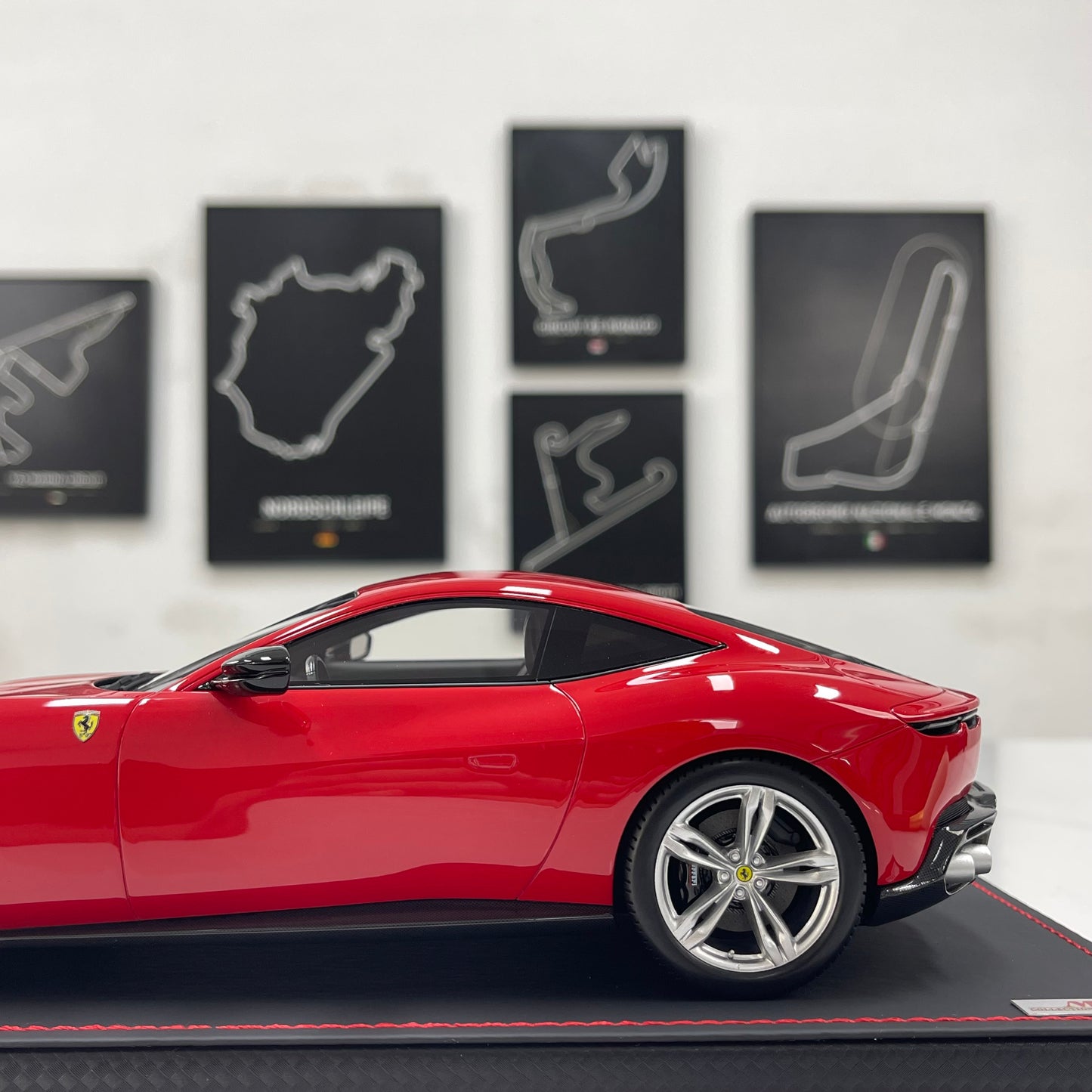 MR 1/18 Ferrari Amalfi Standard Red FE046E