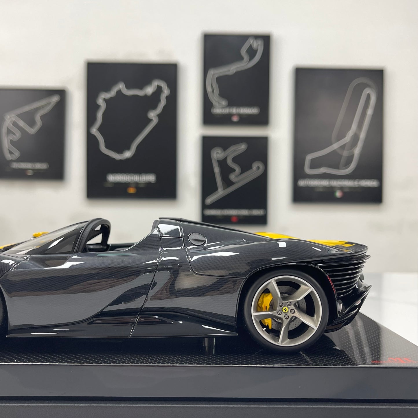 MR 1/18 Ferrari Icona Daytona SP3 Special Edition - Modena Yellow (FE036SE6)
