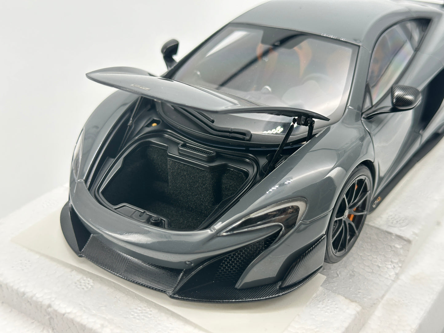 Auto Art 1/18 McLaren 675LT Grey Simulation Model Car