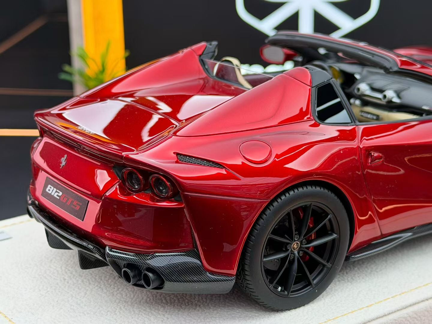 MR 1:18 Ferrari 812 GTS Metallic Red Christmas Special Edition 08/16 DDJ051