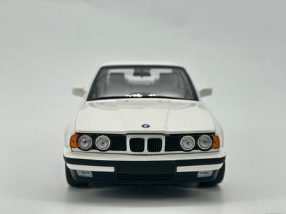 MINICHAMPS 1/18 BMW 535I e34 1988 White Alloy Simulation Model Car