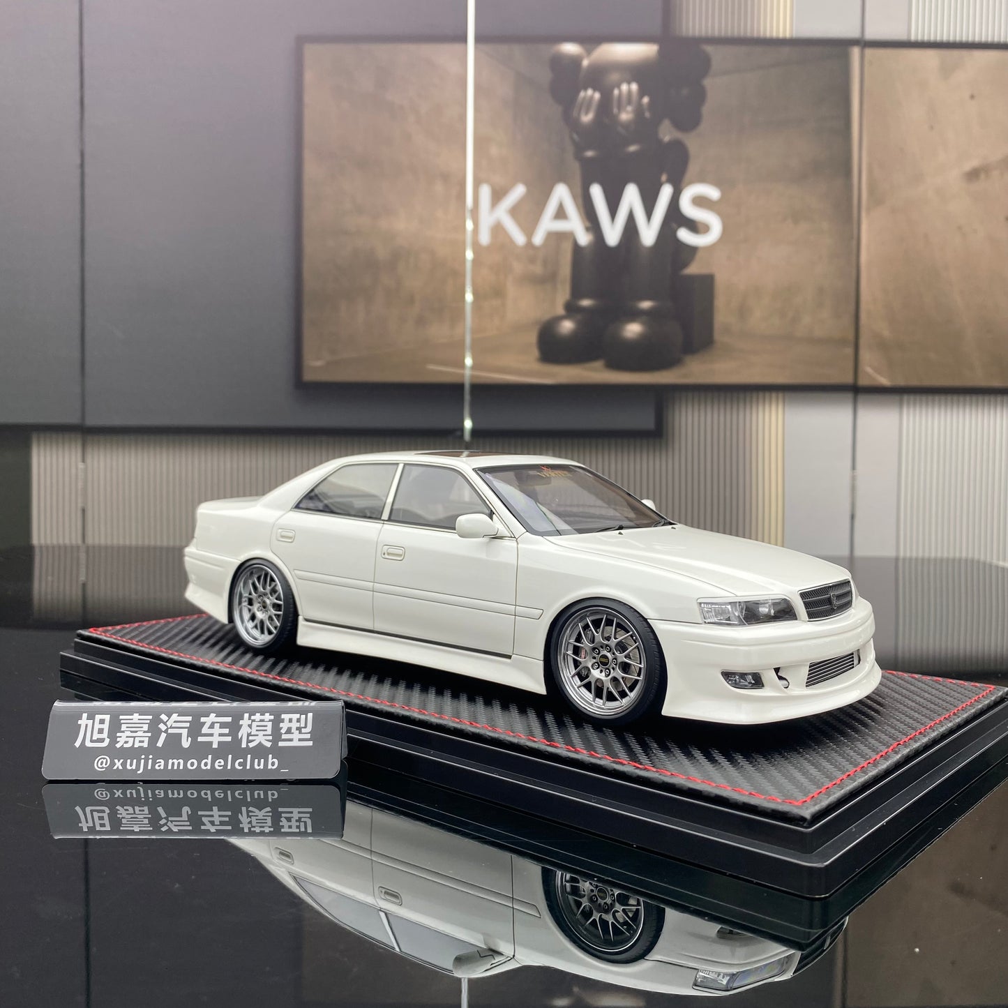 Ignition Model 1/18 Isuzu JZX100 Chaser + Engine Pearl White Limited Edition Car Model Ornament