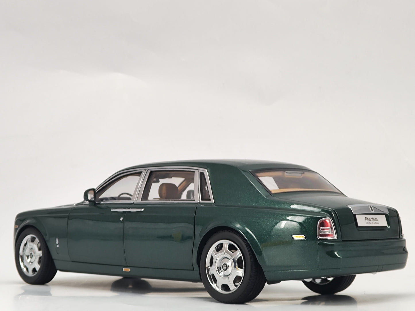 Kyosho 1/18 Rolls-Royce Phantom Peninsula Green Alloy Model Car
