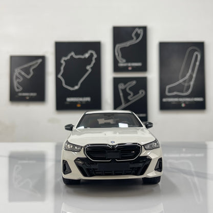 MINICHAMPS 1/18 BMW i5 M60 Touring 2024 Metallic White 110023601