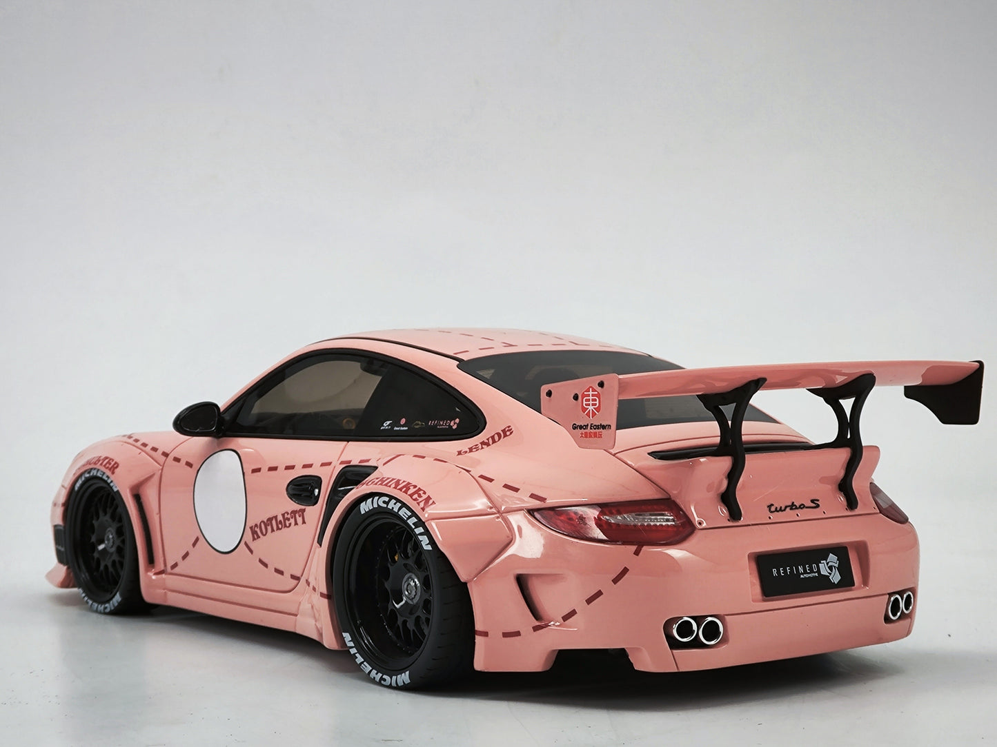 GT SPIRIT 1/18 Porsche 997 LBWK Pink Pig Modified Car Model