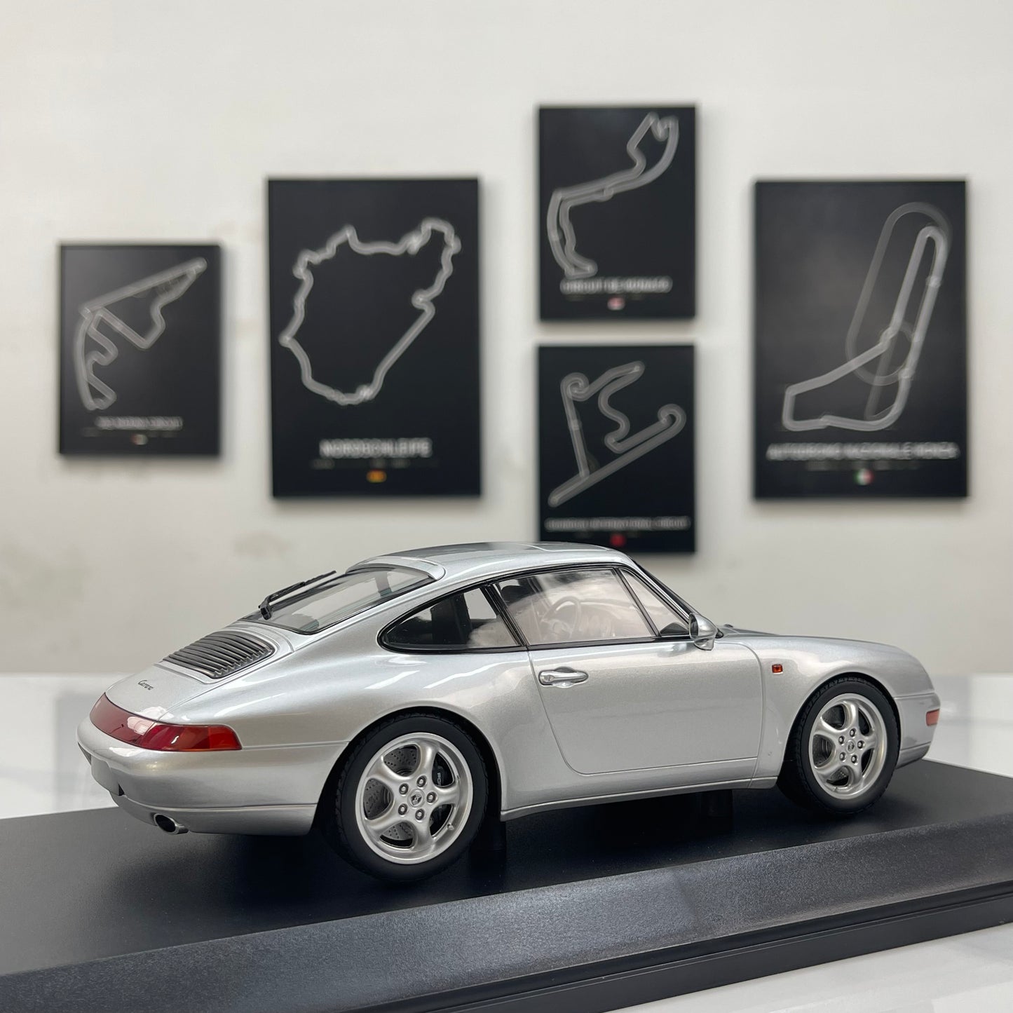 MINICHAMPS 1/18 Porsche 911 (993) 1993 Silver 155061101