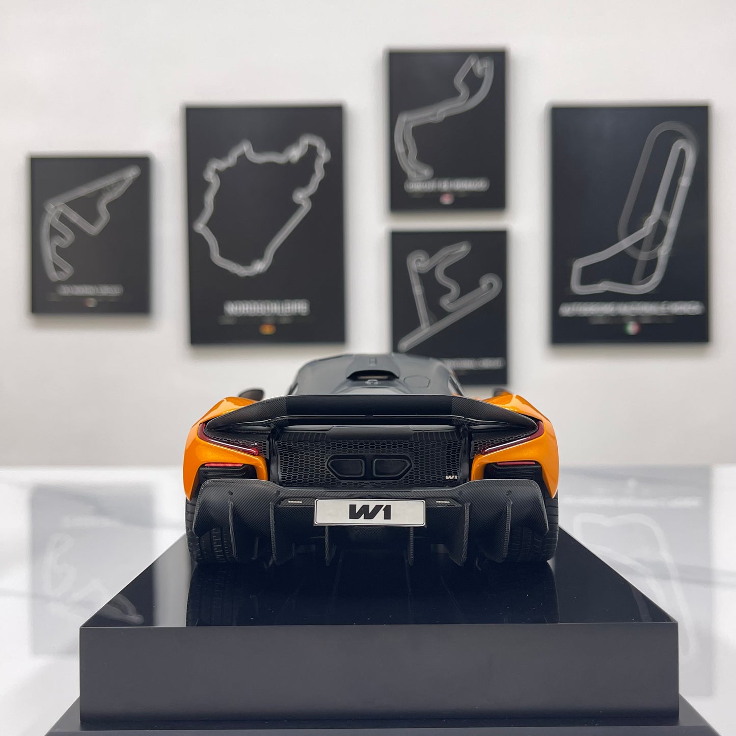 Amalgam 1:18 McLaren W1 (Orange) M6350-SC1