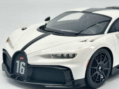 TOPSPEED 1/18 Bugatti CHIRON PUR SPORT #16 White Simulation Car Model