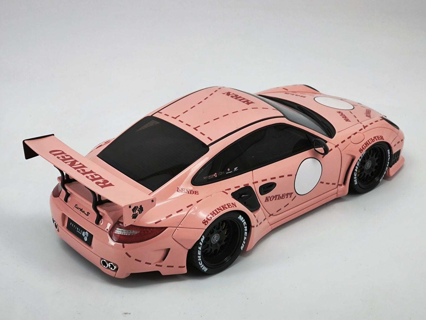 GT SPIRIT 1/18 Porsche 997 LBWK Pink Pig Modified Car Model